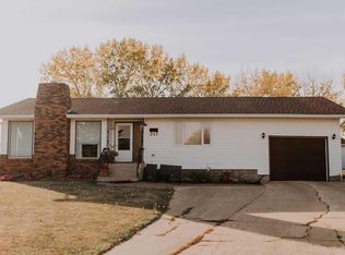 317 E Four Avenue Cres, Wainwright, AB T9W 1A1