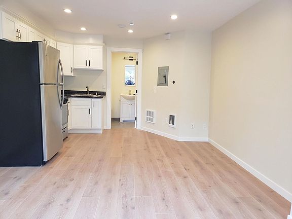 5th image of 721-725 Ashbury St #721D