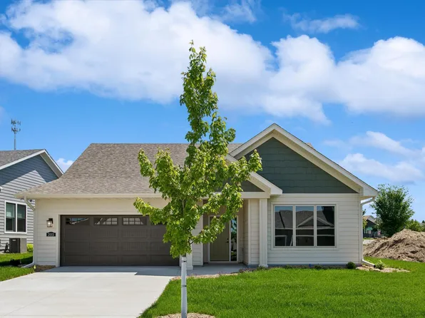2015 Erie Dr, Northfield, MN 55057