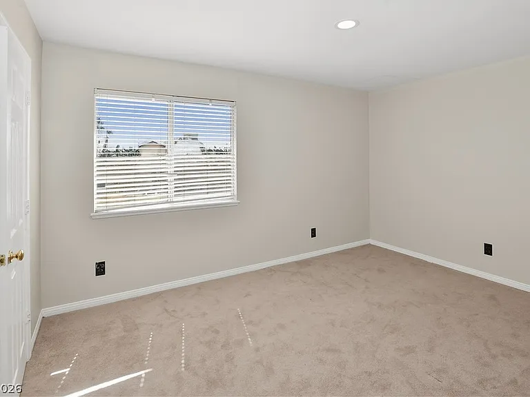747 Canyon Crest Dr — Photo 34