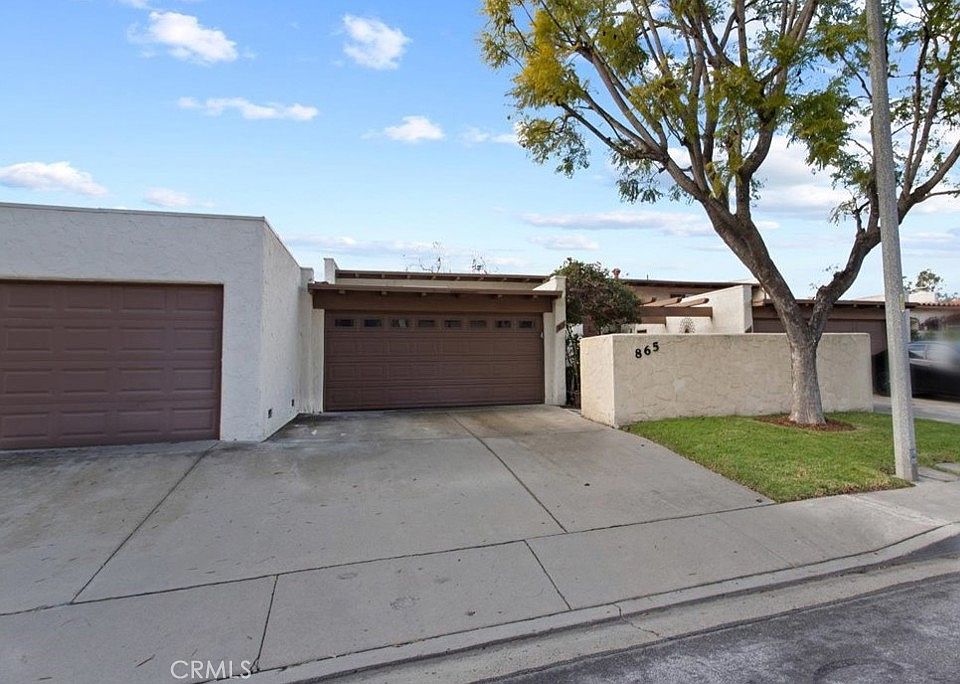 1st image of 865 Woodlawn Dr