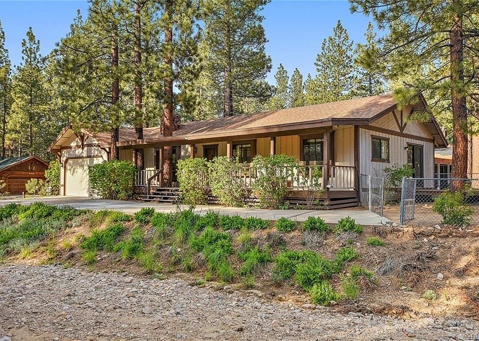 1st image of 1050 Mountain Ln