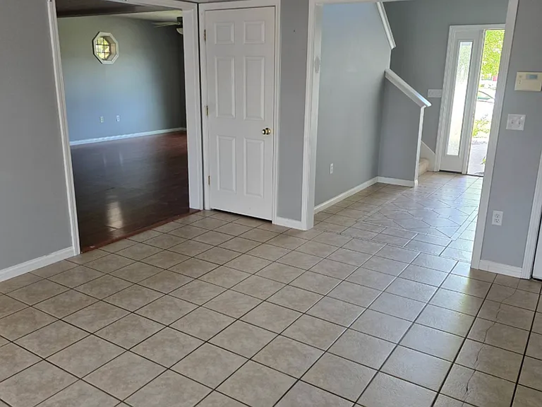 233 Luke Ct — Photo 5