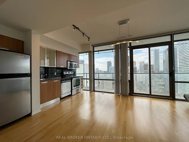 37 Grosvenor St #3105 — Photo 2