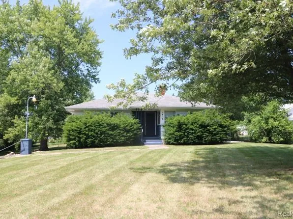 1404 S Graham Rd, Flint, MI 48532