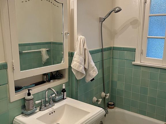 4th image of 339 N Sycamore Ave APT 5