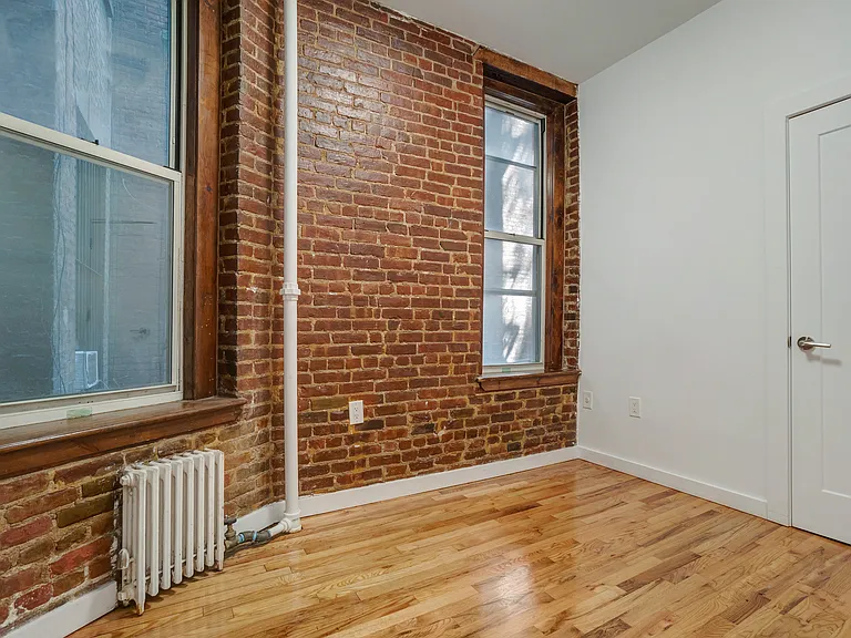 364 W 51st St #1R — Photo 7
