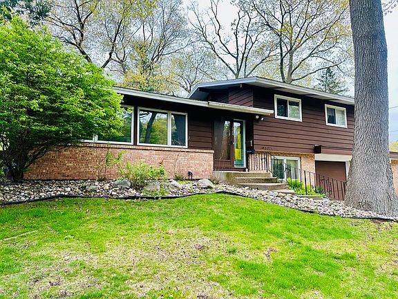 2nd image of 3024 Sherwood Ct