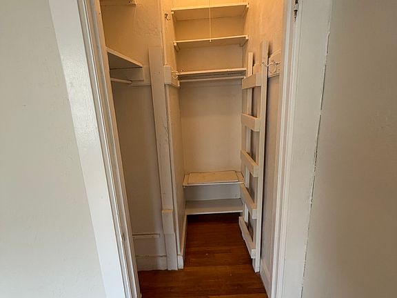 3rd image of 35 Belvedere St APT 3