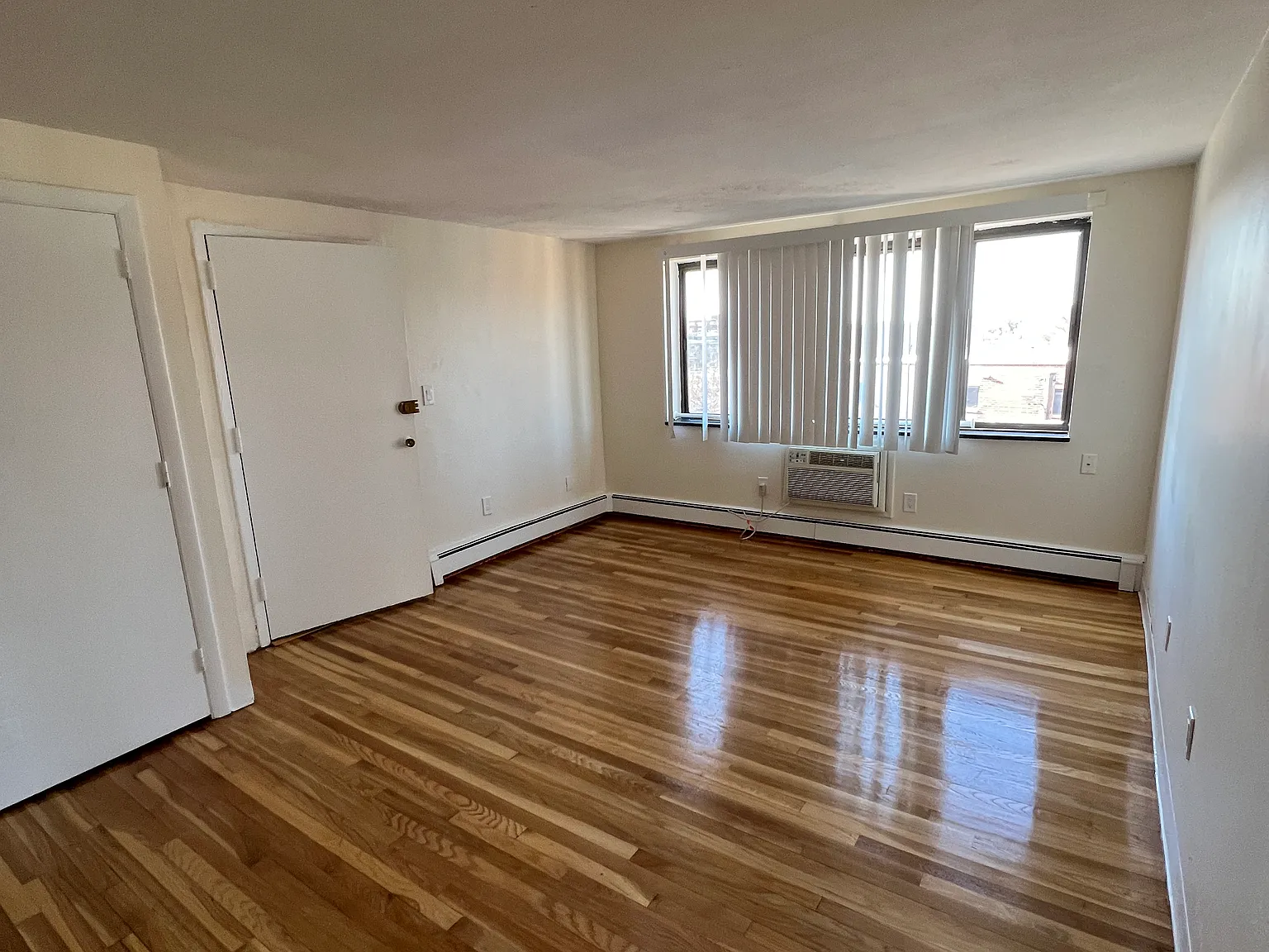 2 bed, 550 sqft, $2,800 — Photo 3