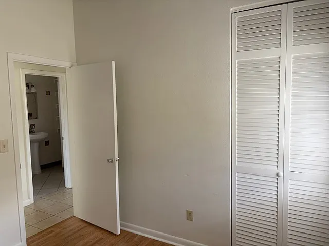 6441 Holiday Dr — Photo 9