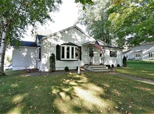 304 S Main St, Oconto Falls, WI 54154