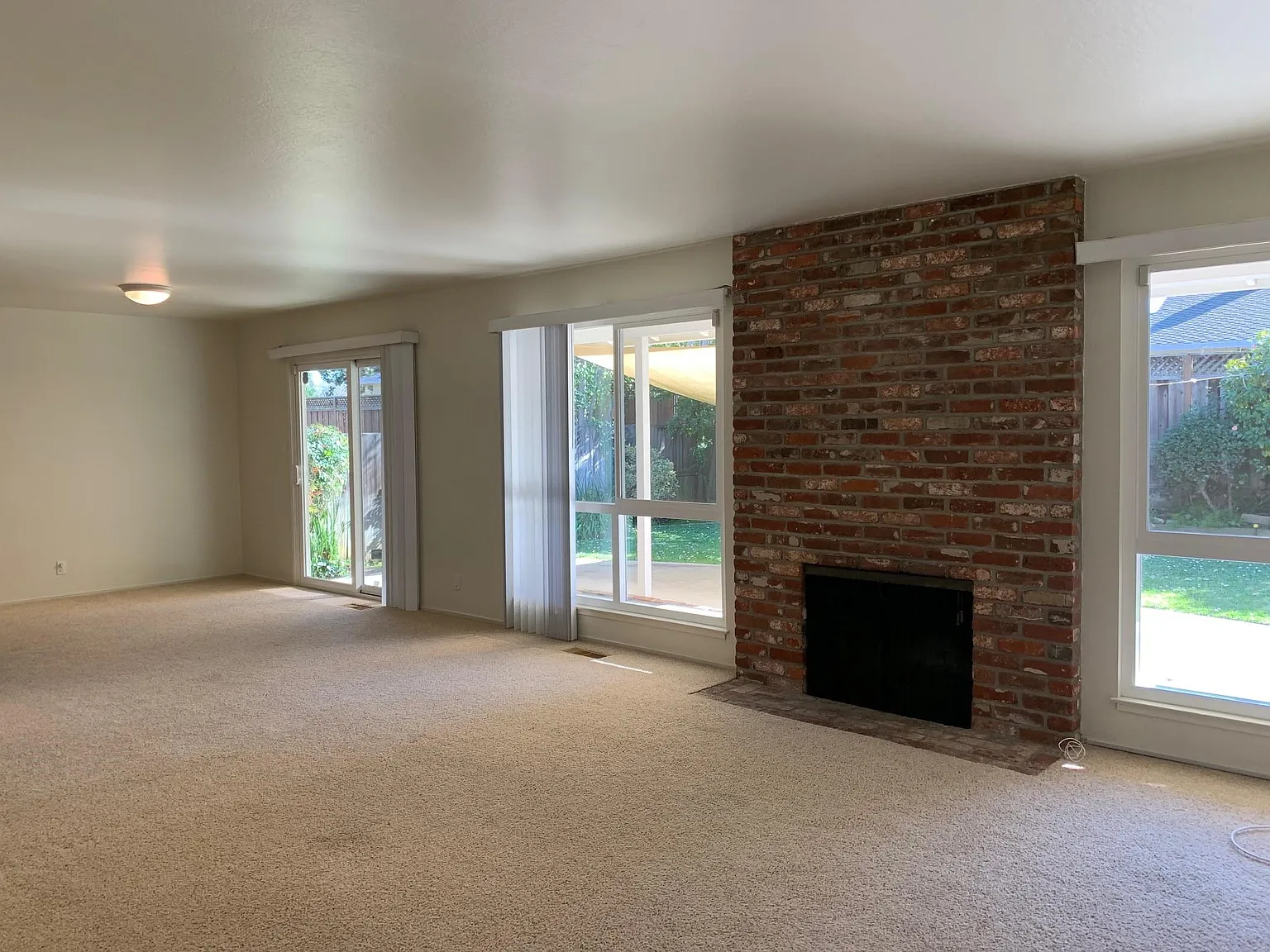 3 bed, 1555 sqft, $5,300 — Photo 3