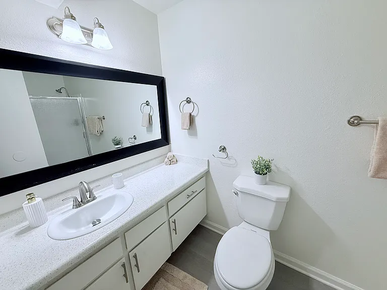 Beautiful Guest Bathroom Unit 22
