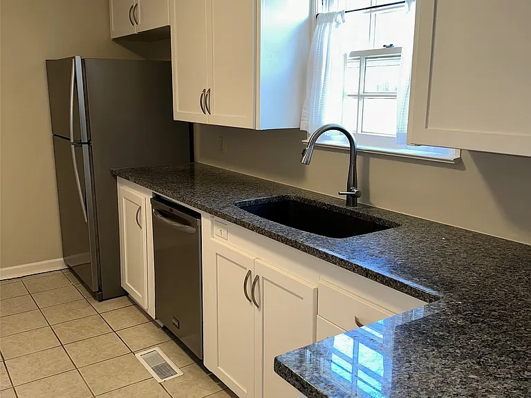 2105 S Florence Ave — Photo 8