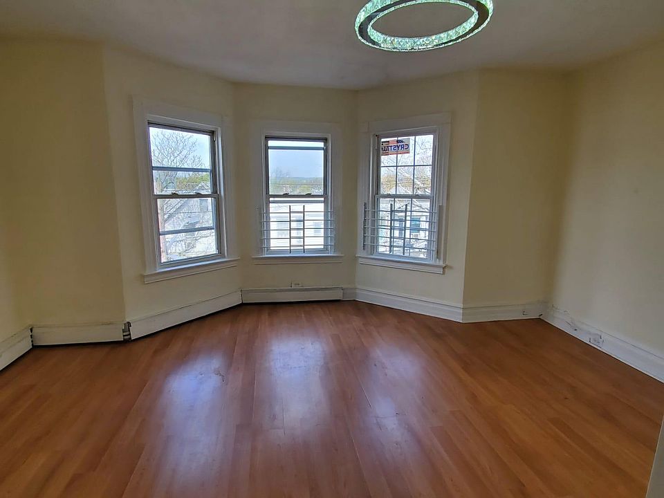 1st image of 189 Parker St APT 3