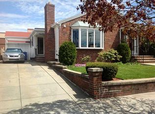 11 Calaman Rd, Cranston, RI 02910