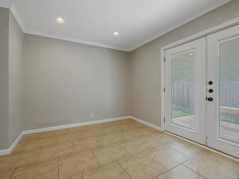 714 Broadmoor Dr — Photo 10