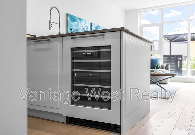 3389 Lakeshore Rd #210 — Photo 5