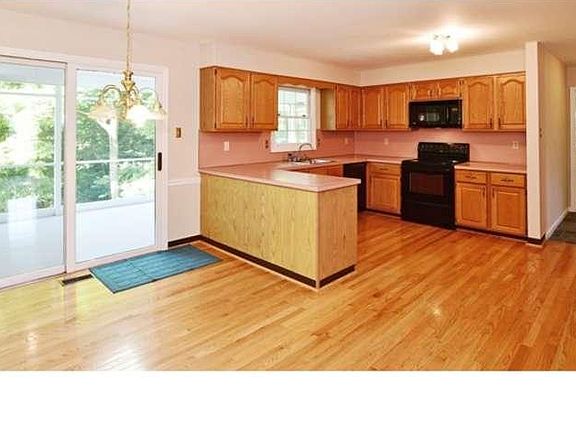 4th image of 49 Michaelangelo Ct