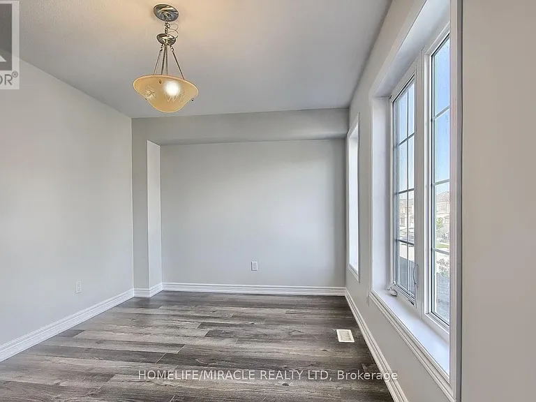 70 Knotty Pine Ave — Photo 15