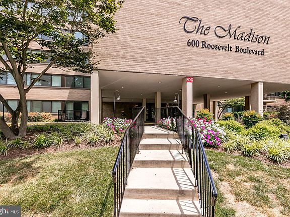 2nd image of 600 Roosevelt Blvd APT 411