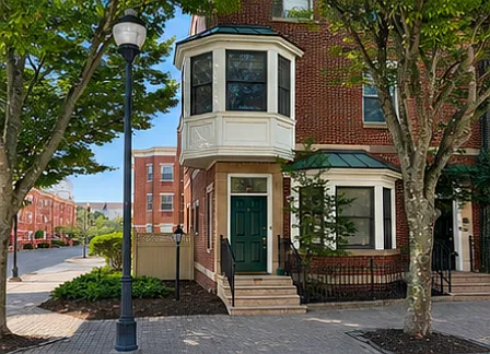 19 Hiram Sq — Photo 1