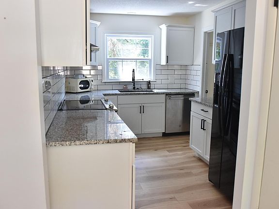 3rd image of 917 N Holyoke Ave #1