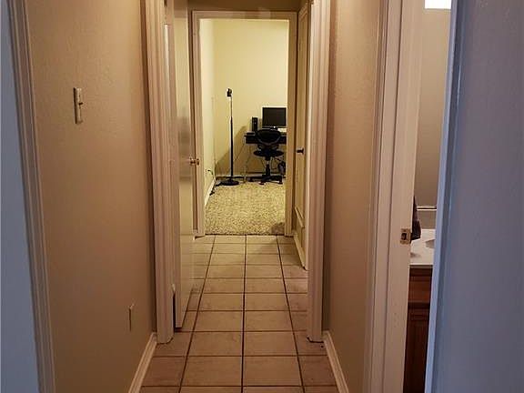 5th image of 702 Berry Ln
