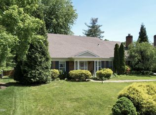 3009 Lightheart Rd, Glenview Hills, KY 40222