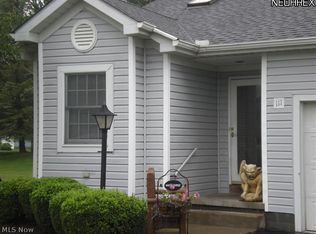 111 Greenfield Oval NW, Warren, OH