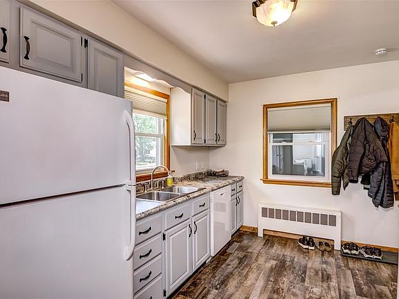 5th image of 602 Stanley Street