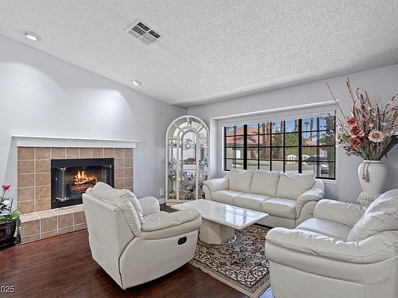 3rd image of 1647 Los Altos Pl