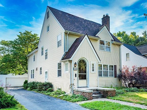 2nd image of 1419 E Park Pl