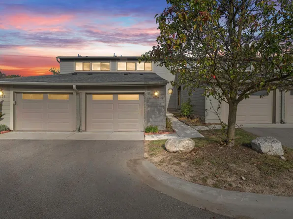 624 Peninsula Ct, Ann Arbor, MI 48105