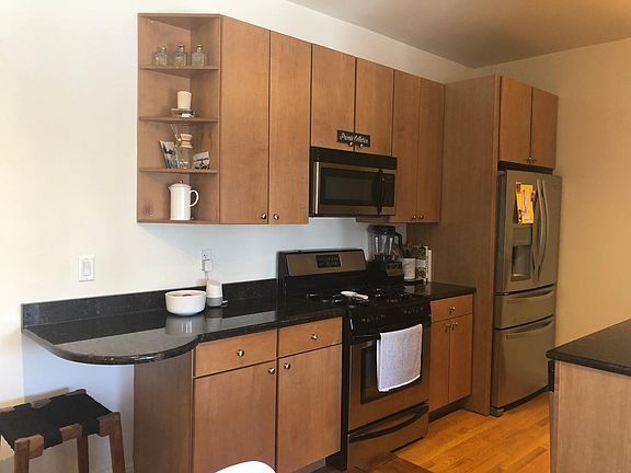 5th image of 841 N Washtenaw Ave APT 2