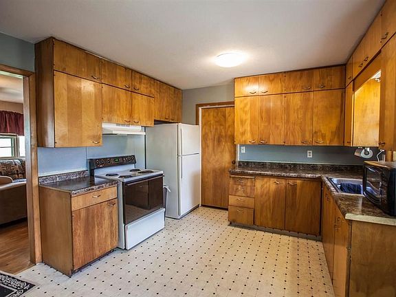 3rd image of 1822 Elaine Dr #1822