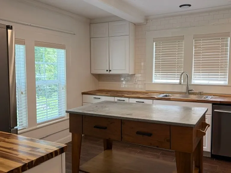 570 Cate Rd — Photo 2