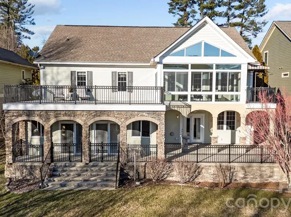 612 Vista Falls Rd, Mills River, NC 28759