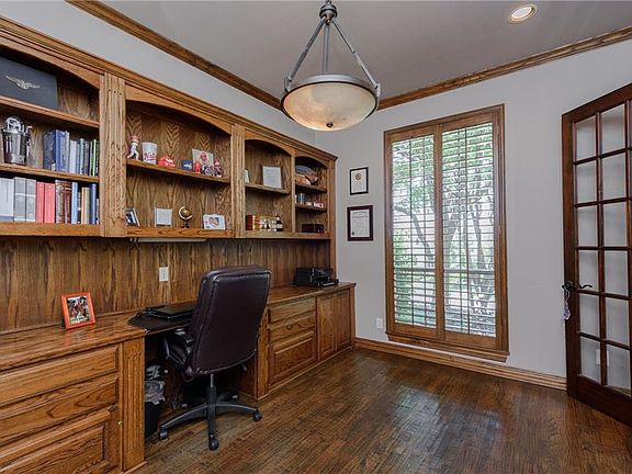 5th image of 905 Sir Constantine Dr