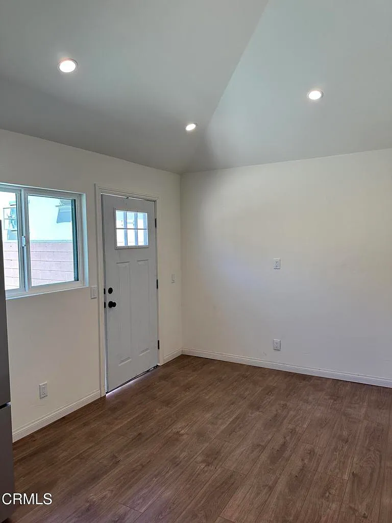 1 bed, 1.0 bath, 400 sqft, $2,000 — Photo 2