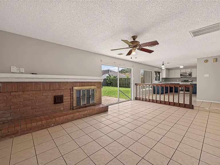1818 Foxlake Dr — Photo 11