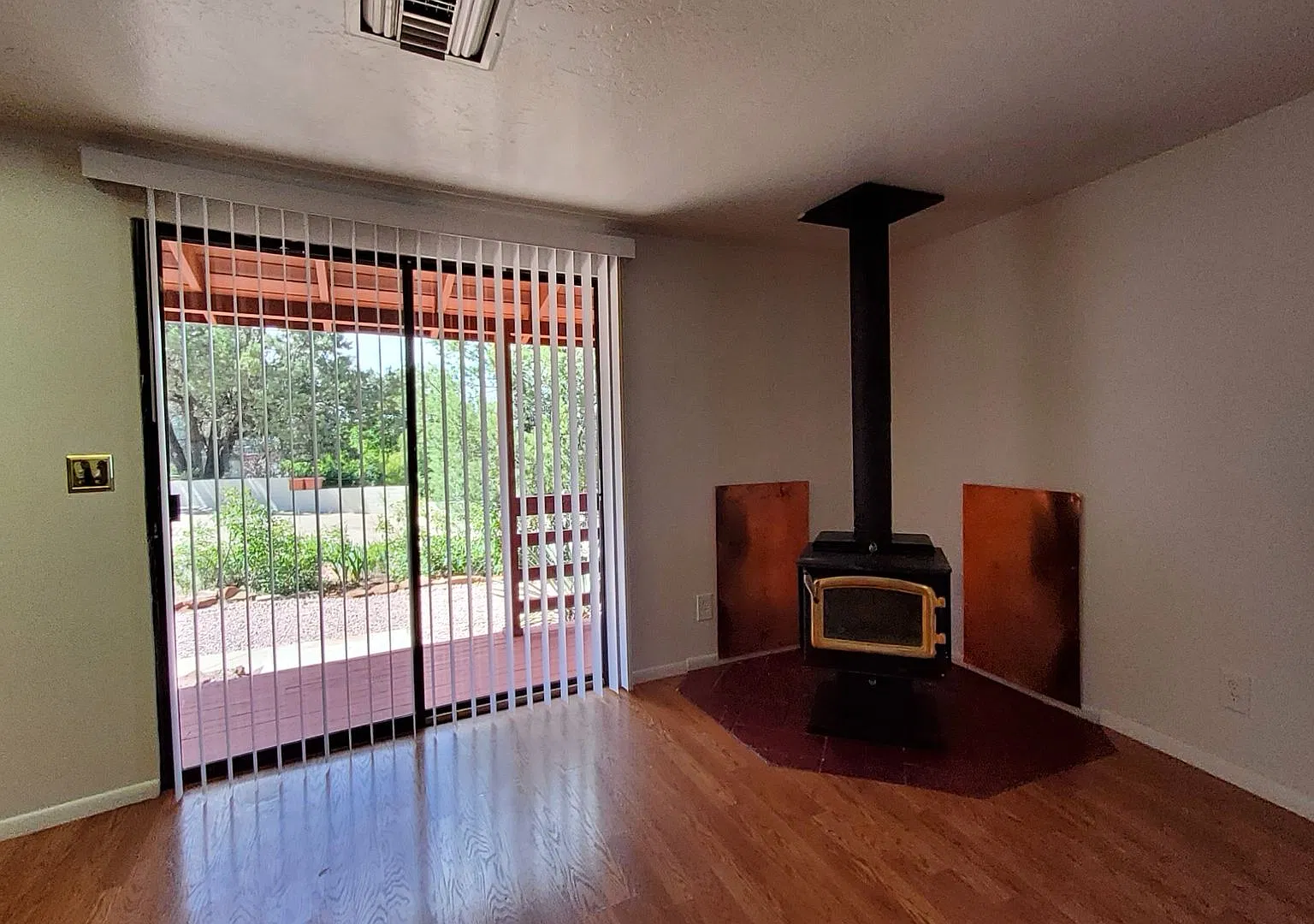 Cozy Two Bedroom Home — Photo 3