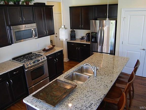 2nd image of 3401 Ashwood Dr