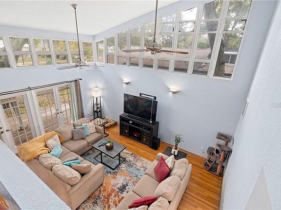 3rd image of 211 S Bradford Ave