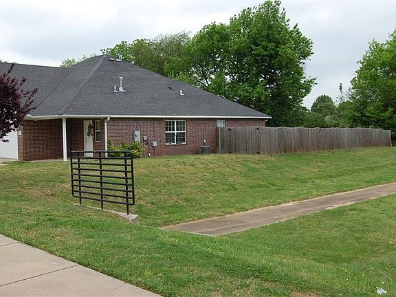 2nd image of 2300/2304 Skyler Dr