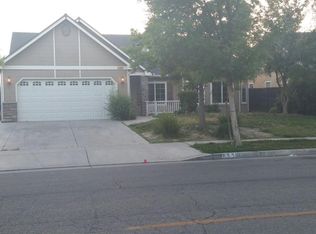 799 S Park Ave, Kerman, CA 93630