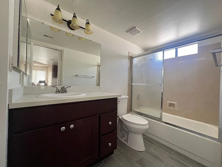 2200 Larch St — Photo 12