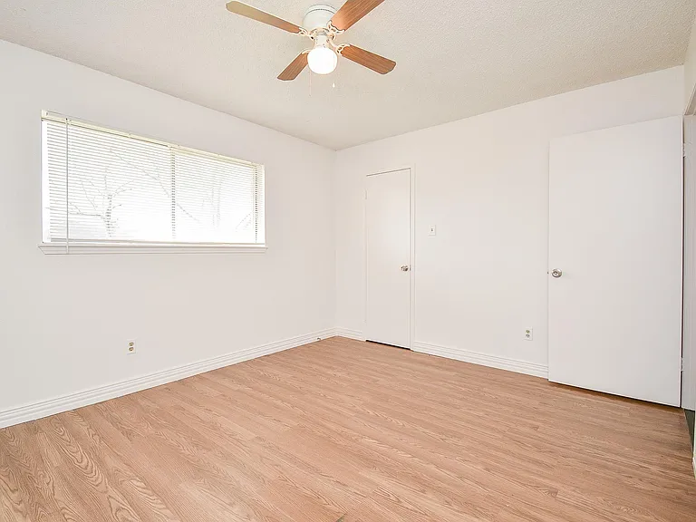 4906 E Orem Dr — Photo 9
