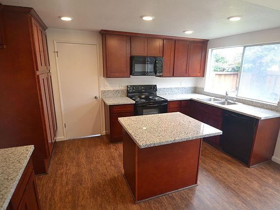 5th image of 8004 Glen Ivy Ct